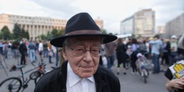 Mihai Şora, mesaj pentru români: „Mergeţi la vot şi luaţi-i cu voi şi pe nehotărâţi, pe leneşi, pe uituci