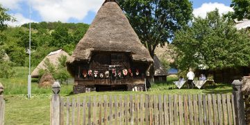 Mii de vizitatori la Târgul ”Bun de Maramureș”, ajuns la cea de-a II-a ediție – FOTO