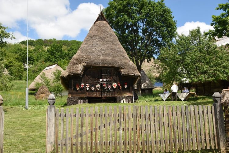 Mii de vizitatori la Târgul ”Bun de Maramureș”, ajuns la cea de-a II-a ediție – FOTO