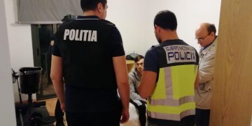 Imagini de la percheziţii. Sute de poliţişti au descins în Maramureş şi alte 13 judeţe din ţară