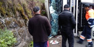 Camion încărcat cu scândură, răsturnat aproape de Complexul  Borşa – FOTO