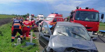 Grav accident, cu persoane încarcerate, între Botiz și Ciuperceni – FOTO