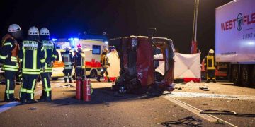 Microbuz cu români, implicat într-un accident înfiorător în Germania. O femeie şi-a pierdut viaţa