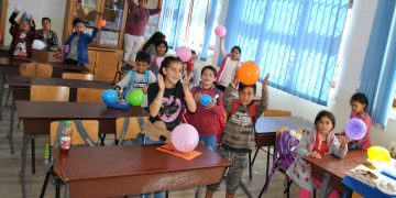 O mică petrecere, la finalul unui proiect comun derulat de Centrul Comunitar „Sf. Francisc de Assisi” şi Școala Gimnazială „Vasile Alecsandri” din Baia Mare