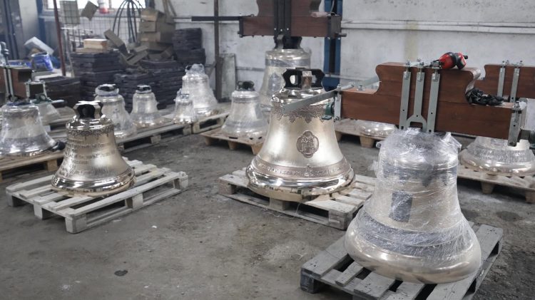 Imagini de la turnarea clopotului cel mare pentru Mănăstirea „Sfânta Ana” Rohia