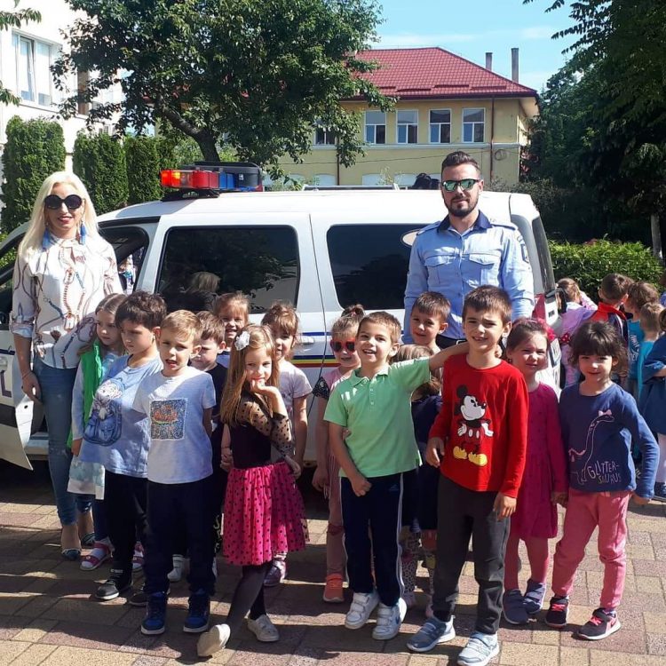 Copiii de la Grădiniţa Nr. 27 din Baia Mare, în dialog cu poliţiştii despre regulile de circulaţie