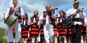 Festivalul internațional de cântece și jocuri populare ”Fiii satului” la Strâmtura – FOTO