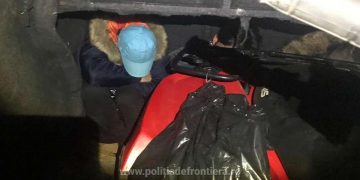 Grup infracțional organizat, specializat în trafic de migranţi, destructurat de poliţiştii de frontieră