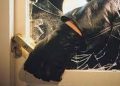 Au furat mai multe sticle cu băuturi dintr-o casă din Şomcuta Mare. Acum sunt cercetaţi acum pentru furt calificat