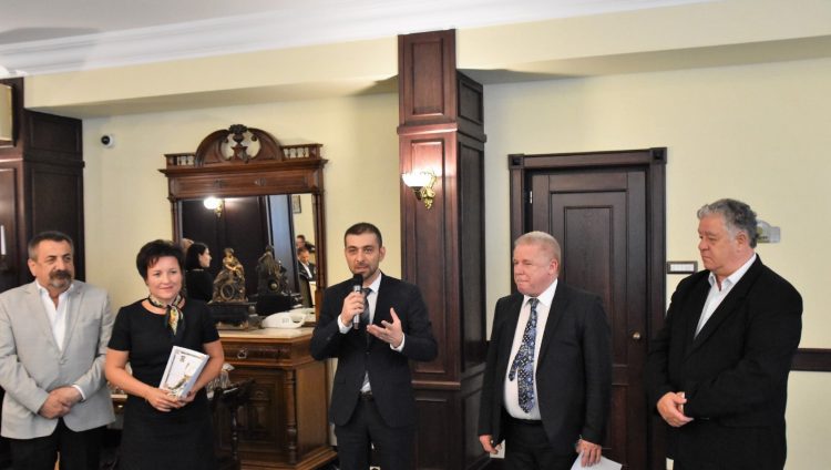 Medicii activi, dar şi cei pensionaţi, recompensaţi în cadrul unei gale organizate pentru ei