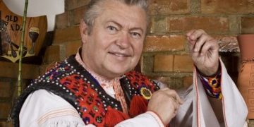 Gheorghe Turda are o sensibilitate aparte pentru vârstnici, în special pentru cei care au ajuns la aziluri. Le cântă gratis