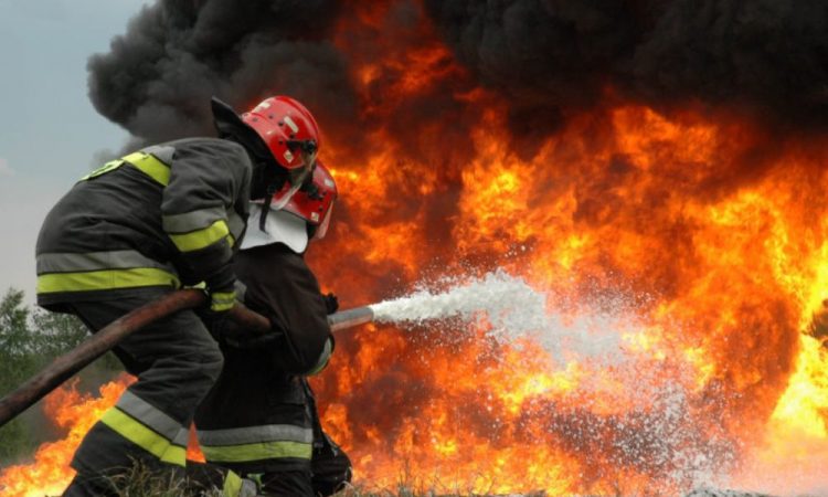 FOTO, VIDEO – Incendiu la şcoala din Văleni!