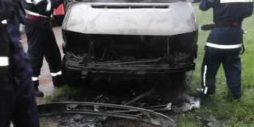 Incendiu la Ulmeni. A luat foc o autoutilitară – foto