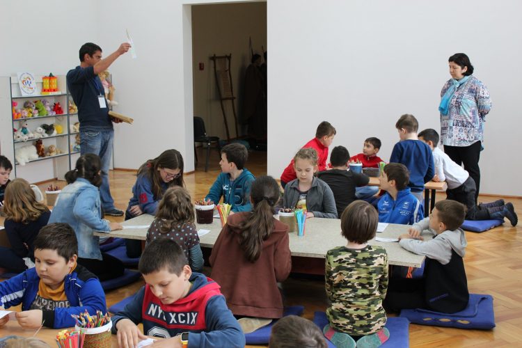 Elevi ai Şcolii Gimnaziale Nichita Stănescu au călătorit în împărăția lui Hades, în cadrul programului Muzeul Viu – FOTO