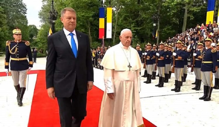 Lista cadourilor pe care Papa Francisc le-a primit de la Klaus Iohannis