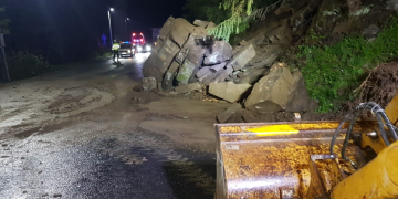 DN 18 blocat de o cădere de pietre pe carosabil