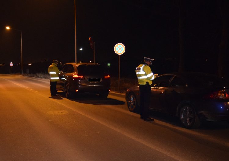 Prinşi în miezul nopţii de poliţişti, la scurt timp după ce au comis un furt