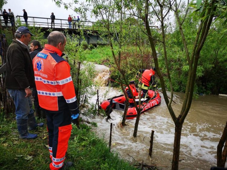 Copilașul de 4 ani înghițit ieri de ape a fost găsit mort