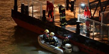 Naufragiu pe Dunăre. Un vapor de croazieră plin cu turişti s-a scufundat la Budapesta. Şapte morţi, 19 dispăruţi