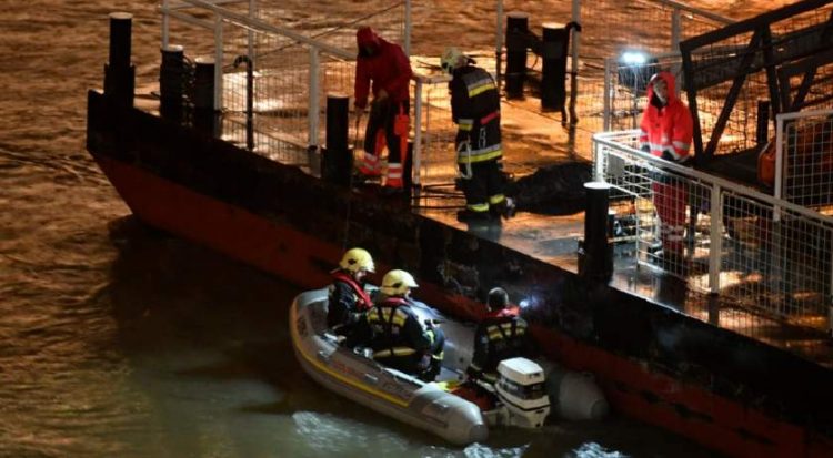 Naufragiu pe Dunăre. Un vapor de croazieră plin cu turişti s-a scufundat la Budapesta. Şapte morţi, 19 dispăruţi