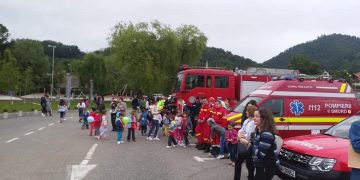 Aproximativ 1000 de copiii au sărbătorit ziua de 1 Iunie alături de jandarmii, polițiștii și pompierii maramureşeni