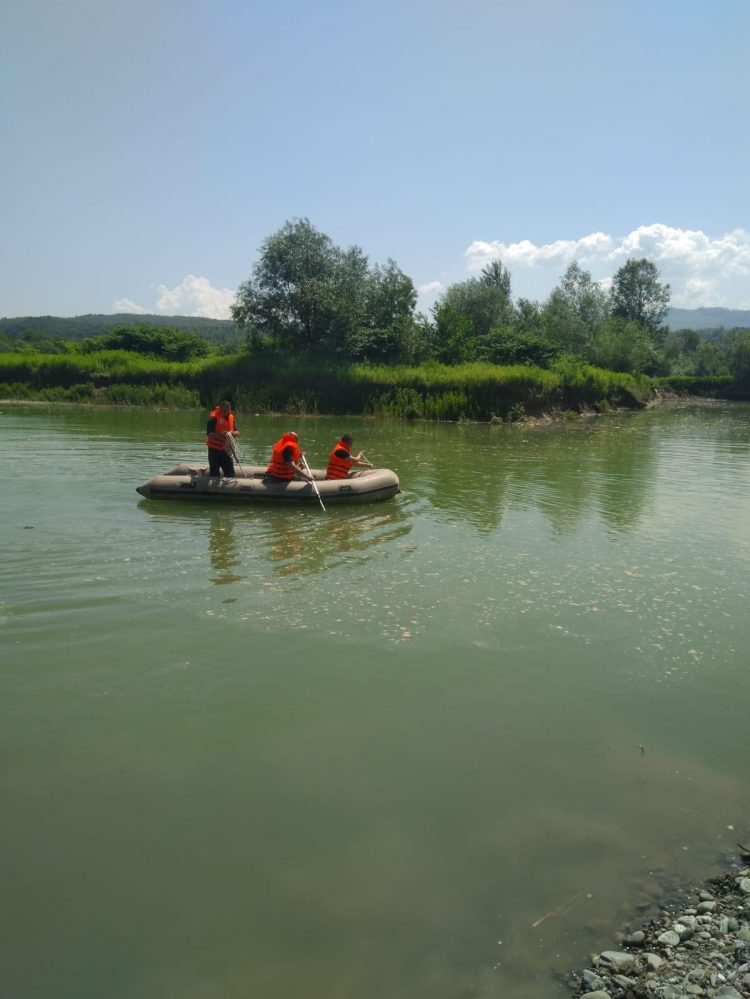 Dumnezeu să-l aibă în pază!