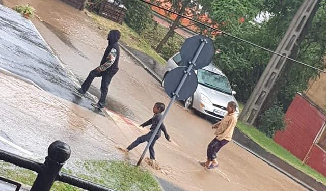 Rupere de nori la Cavnic. Centrul orașului este sub ape – FOTO