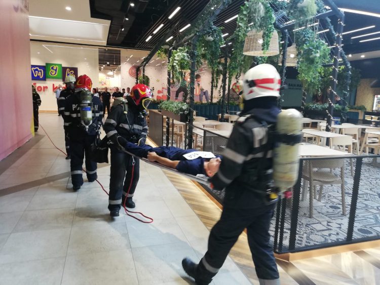Alarmă la mall. Pompierii băimăreni au intervenit de urgenţă – FOTO