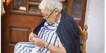 O bunicuță de 72 de ani este dealer de droguri