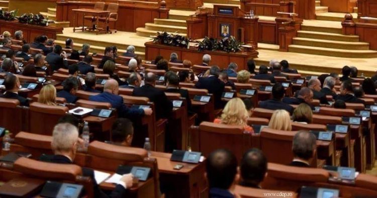 Respingerea moţiunii Alianţei Austerităţii oferă şansa Guvernului de a continua investiţiile şi majorările de venituri