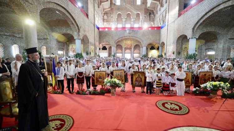 Hramul Catedralei Episcopale „Sfânta Treime” din Baia Mare şi Procesiunea „Spre Sfânta Treime”