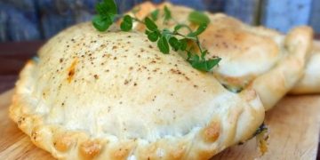 Cum se prepară delicioasa plăcintă de post cu ceapă