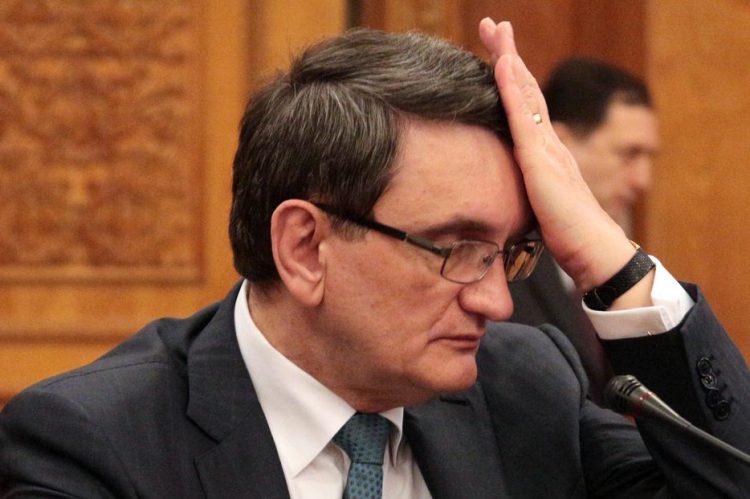 Victor Ciorbea a anunţat conducerea Parlamentului că i-a încetat mandatul ca Avocat al Poporului