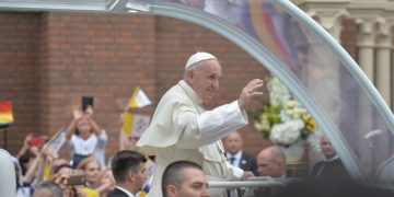 Mesajul special adresat de Papa Francisc în Catedrala din Iaşi, unde a sărutat pe frunte şi a binecuvântat mai mulţi copii bolnavi