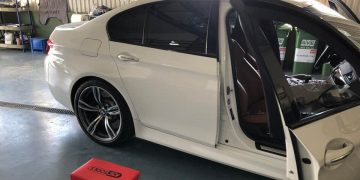 Autovehicule în pericol pe perioada caniculei. ATENTIE cum aplicați foliile de protecție