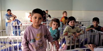 Guvernul interzice instituționalizarea copiilor în centrele de tip vechi, de la 1 ianuarie 2020