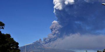 Etna, cel mai mare vulcan activ din Europa, a ERUPT din nou