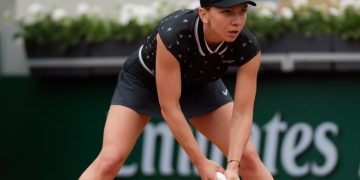 TENIS – Simona Halep s-a calificat în optimi, după ce i-a predat o lecție de tenis Lesiei Tsurenko: 6-2, 6-1