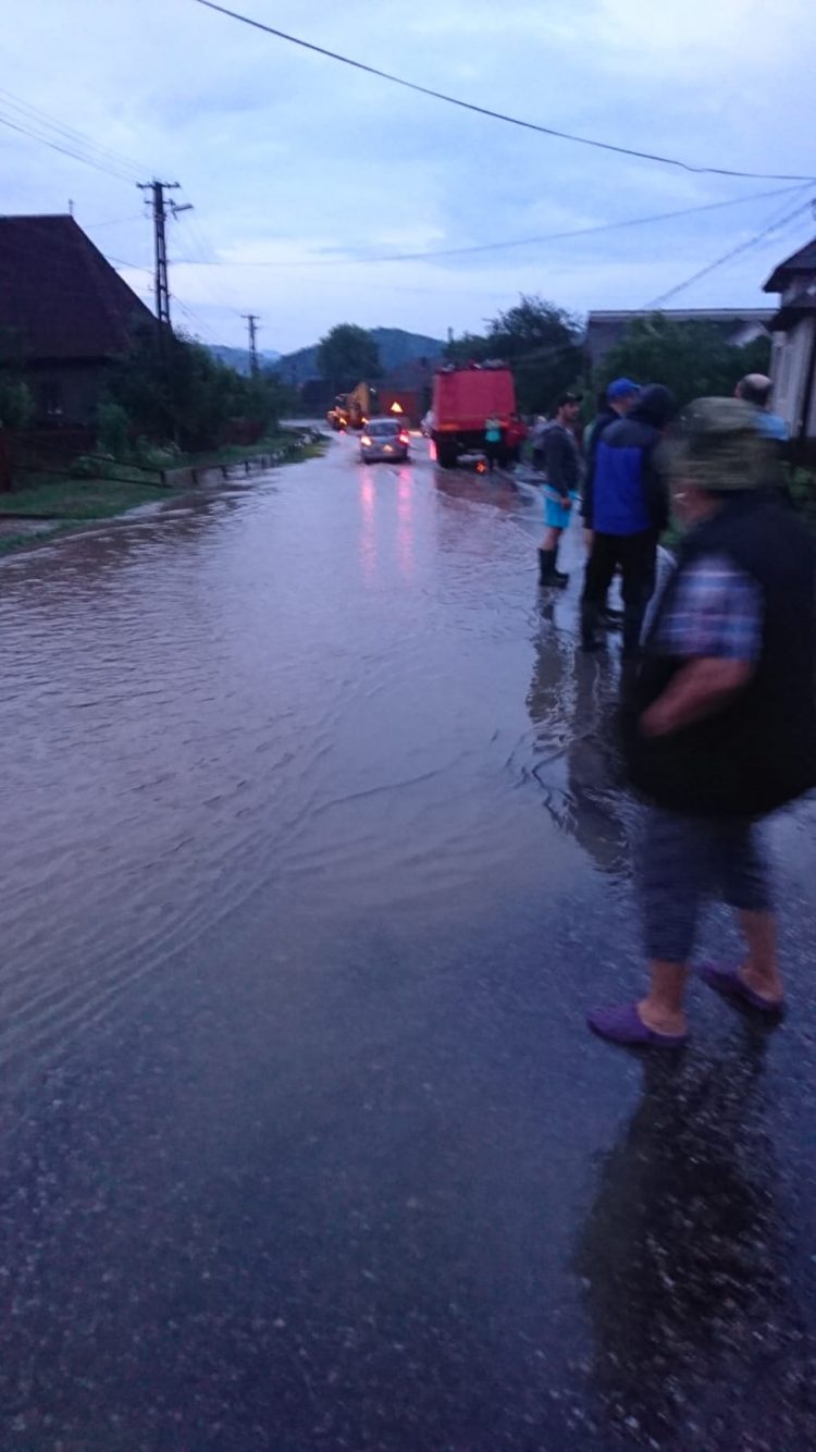 Pompierii chemați de urgență la Suciu de Jos. Au plecat întăriri și de la Baia Mare – FOTO
