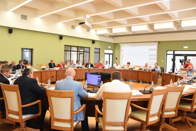 Consilierii judeţeni, chemaţi la şedinţă. Au 19 puncte pe ordinea de zi