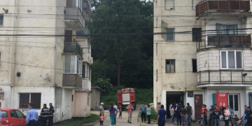 TRAGEDIE: Două persoane au fost găsite decedate într-un imobil din Dej