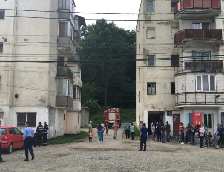 TRAGEDIE: Două persoane au fost găsite decedate într-un imobil din Dej