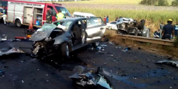 Trei persoane au murit în urma unui accident în care a fost implicat și un vehicul care transporta copii