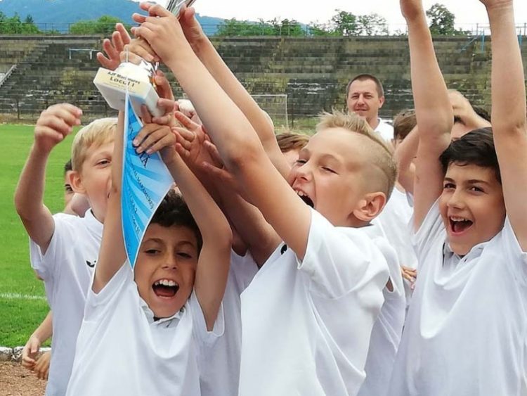 FOTBAL – Cei mai buni juniori ai Maramureșului, premiați de AJFMM