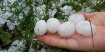 Nu am învățat lecția. Grindina i-a surprins din nou pe maramureșeni