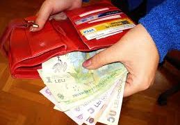 Băimăreancă de 73 de ani rămasă fără bani şi fără aur. A crezut că plăteşte pomelnice, dar a fost înşelată