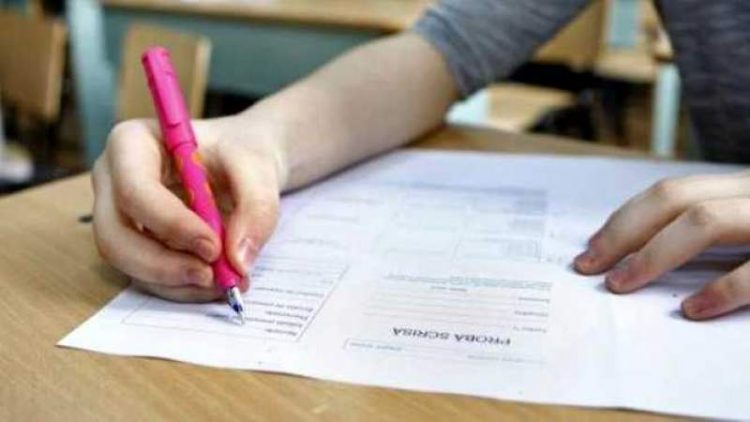 Evaluarea Națională continuă cu proba la Matematică