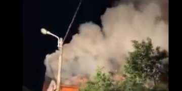 Incendiu violent în Baia Mare. Pompierii au intervenit în forță