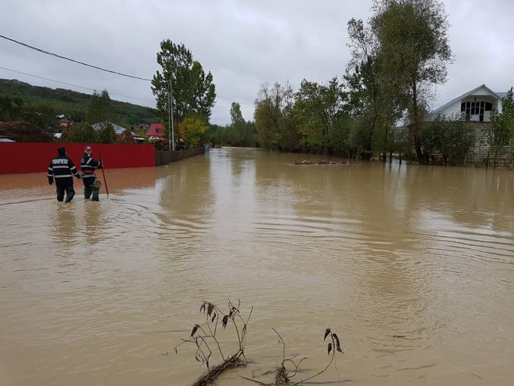 Inundații la Dragomirești