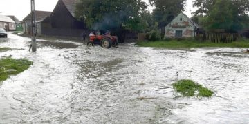 ATENȚIE! COD PORTOCALIU în Maramureș. Râurile sunt grav afectate de precipitațiile abundente